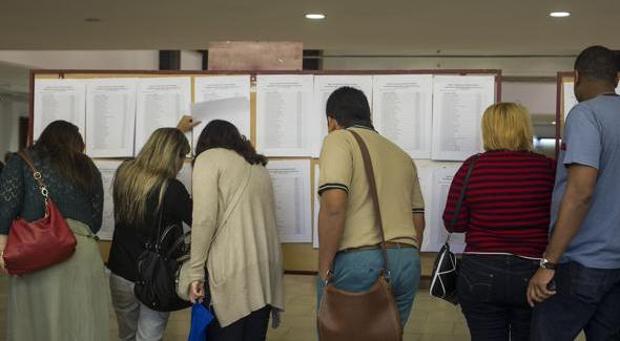 Del total de 64.804 solicitudes presentadas, 29.328 son para optar a alguna de las 911 plazas convocadas para funcionarios y las 35.476 solicitudes restantes están dirigidas a personal laboral