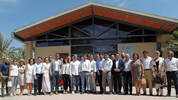 Imagen de los participantes en las negociaciones entre Ciudadanos y PP en la Diputación de Alicante