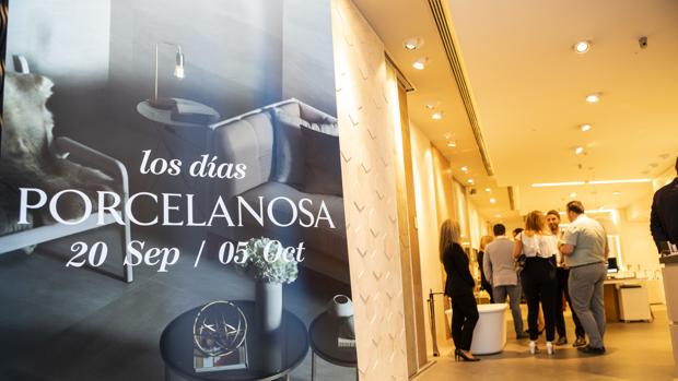 Imagen del acto celebrado este jueves en la tienda Porcelanosa de Valencia