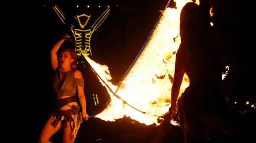 El «radical ritual» donde «se quema» el comunismo