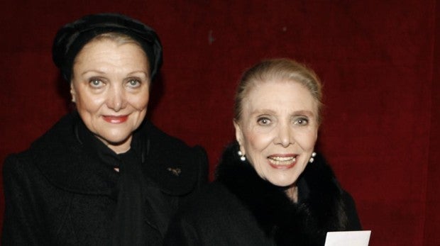 La cantante Maria Dolores Pradera acompañada de su hija Helena Fernán Gómez