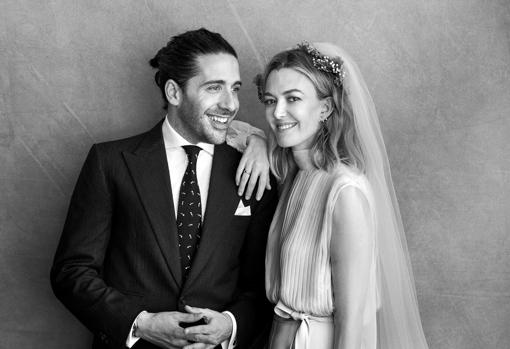 La pareja en su primera imagen como recién casados