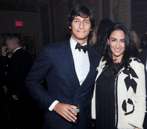 Adil con una amiga