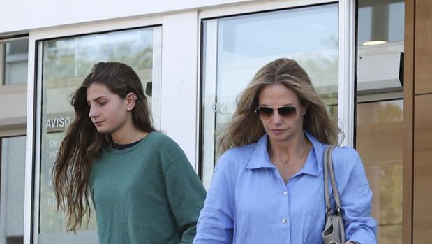 Genoveva Casanova y Amina Martínez