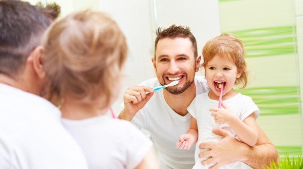 El cepillado de dientes, mejor frente al espejo.