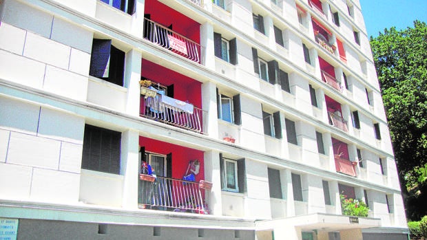 Exterior del edificio de viviendas donde residía Mohamed Lahouaiej Bouhlel con su exmujer