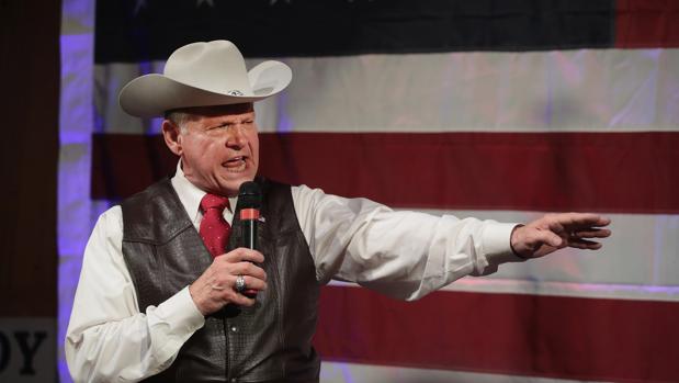 El candidato al Senado Roy Moore