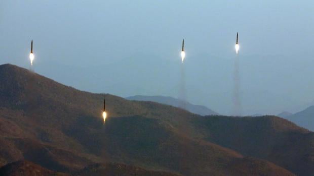 Lanzamiento de cuatro misiles balísticos durante unas maniobras en una localización desconocida de Corea del Norte