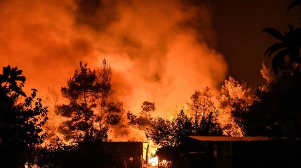 El incendio en la isal de Eubea está descontrolado