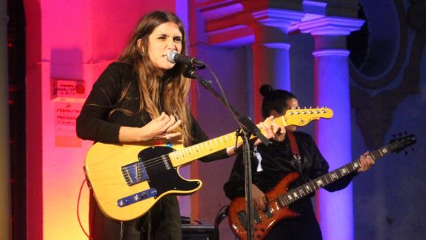 La artista gaditana Carmen Boza anoche en Nocturama