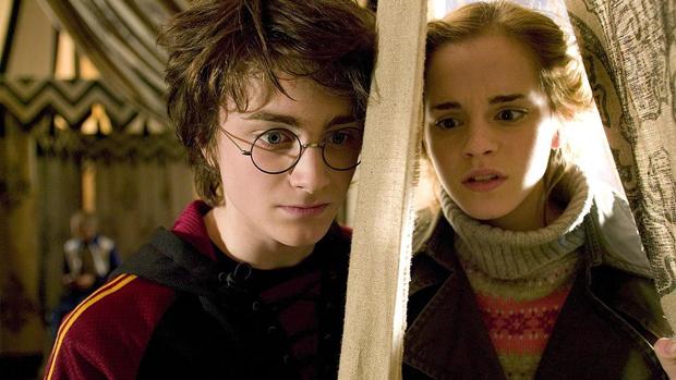 Harry Potter y Hermione en una de las películas de la saga