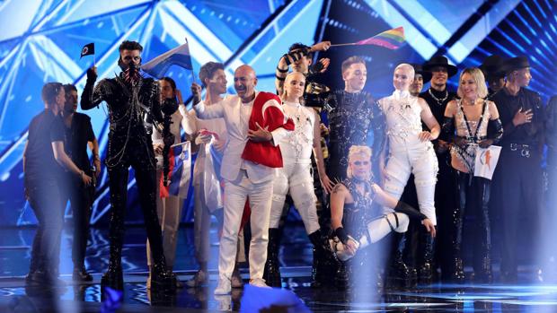 Los diez finalistas suben al escenario este martes, en la primera semifinal de Eurovisión, en Tel Aviv (Israel)