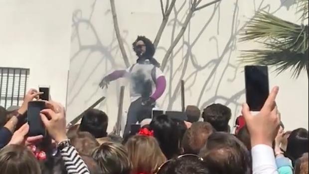 La muñeca «linchada» durante la «Quema de Judas» de Coripe el pasado Domingo de Resurrección