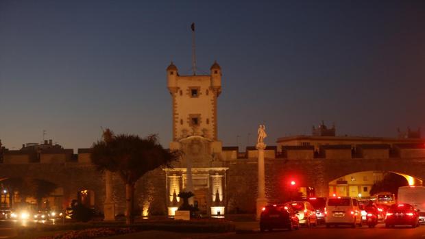 Las Puertas de Tierra no cuentan con ningún tipo de iluminación navideña, al igual que la Avenida.