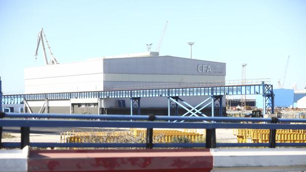 Vista panorámica de la nave provisional que alberga el CFA en el astillero de Puerto Real