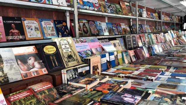 La Feria del Libro de Utrera se celebra todos los años en la plaza del Altozano
