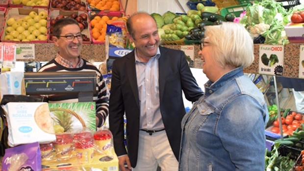 Juancho Ortiz ha recorrido todos los rincones de Cádiz con el programa del PP.