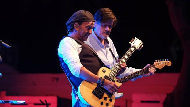 Los Secretos inundaron con su música el Loungue Sancti Petri a golpe de guitarra eléctrica