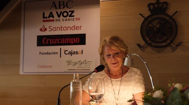 Esperanza Aguirre, en el Aulta de Cultura de Vistahermosa.