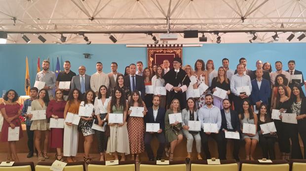 Foto de familia de la sesión de apertura del Curso de la UCA.