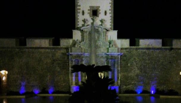 Iluminación extraordinaria de Las Puertas de Tierra por el Día Mundial de la dislexia