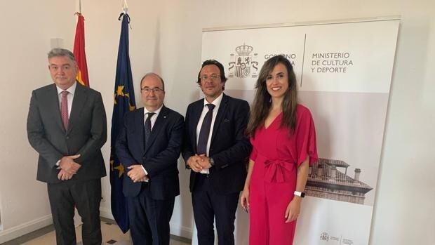 El alcalde de Cádiz, satisfecho con la valoración de Iceta de la candidatura al Congreso de la Lengua