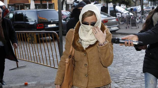 Llegada de la madre del Cuco a los juzgados de Sevilla para declarar por el caso Marta del Castillo