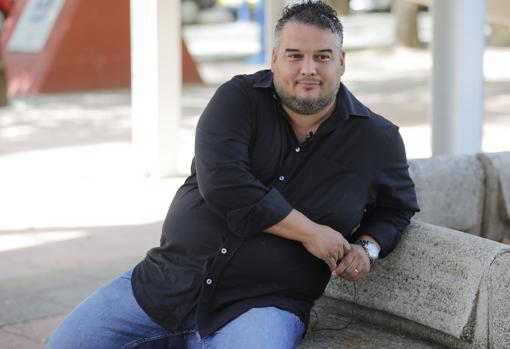 Juan Carlos Tena tiene 135 kilos y espera operarse desde hace seis meses