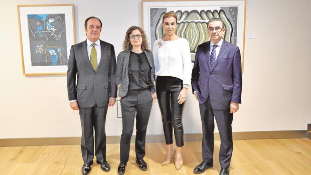 De izquierda a derecha, Joaquín Guajardo- Fajardo, María Varo, Carmen Posadas y Francisco Robles