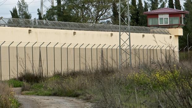 Perímetro exterior de la prisión de Sevilla I