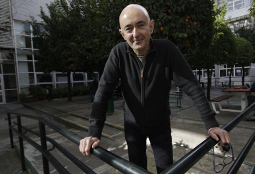 El psicólogo Alfredo Oliva advierte de los peligros del abuso de las redes sociales pero tampoco quiere demonizarlas porque también tienen efectos positivos
