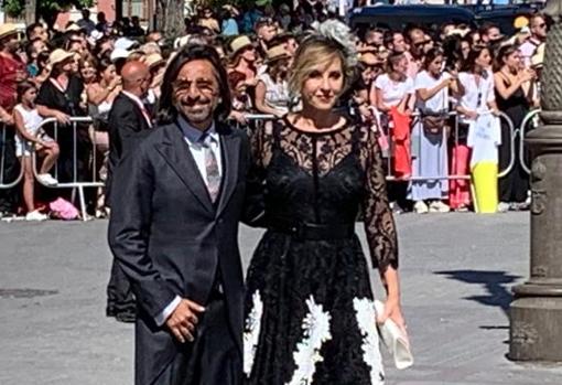 El cantante Antonio Carmona y su mujer