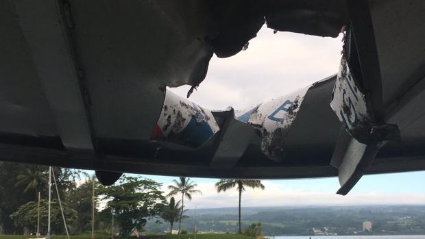 El barco Lava Boat Tour tras recibir el golpe de una «bomba de lava»