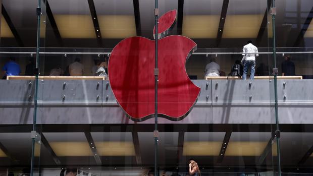 Logo de Apple en una tienda en Sydney